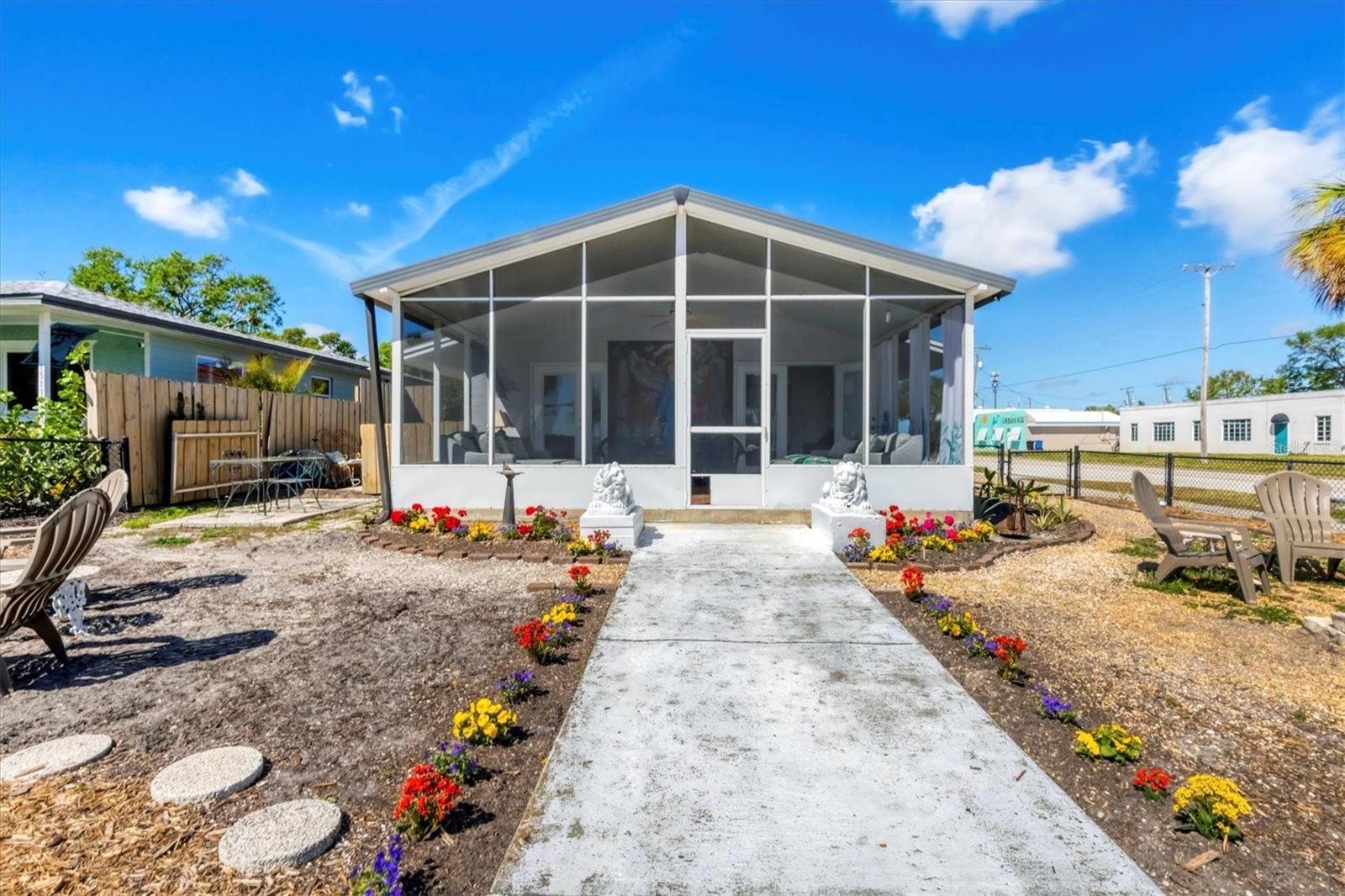 1501 BEACH DR SE