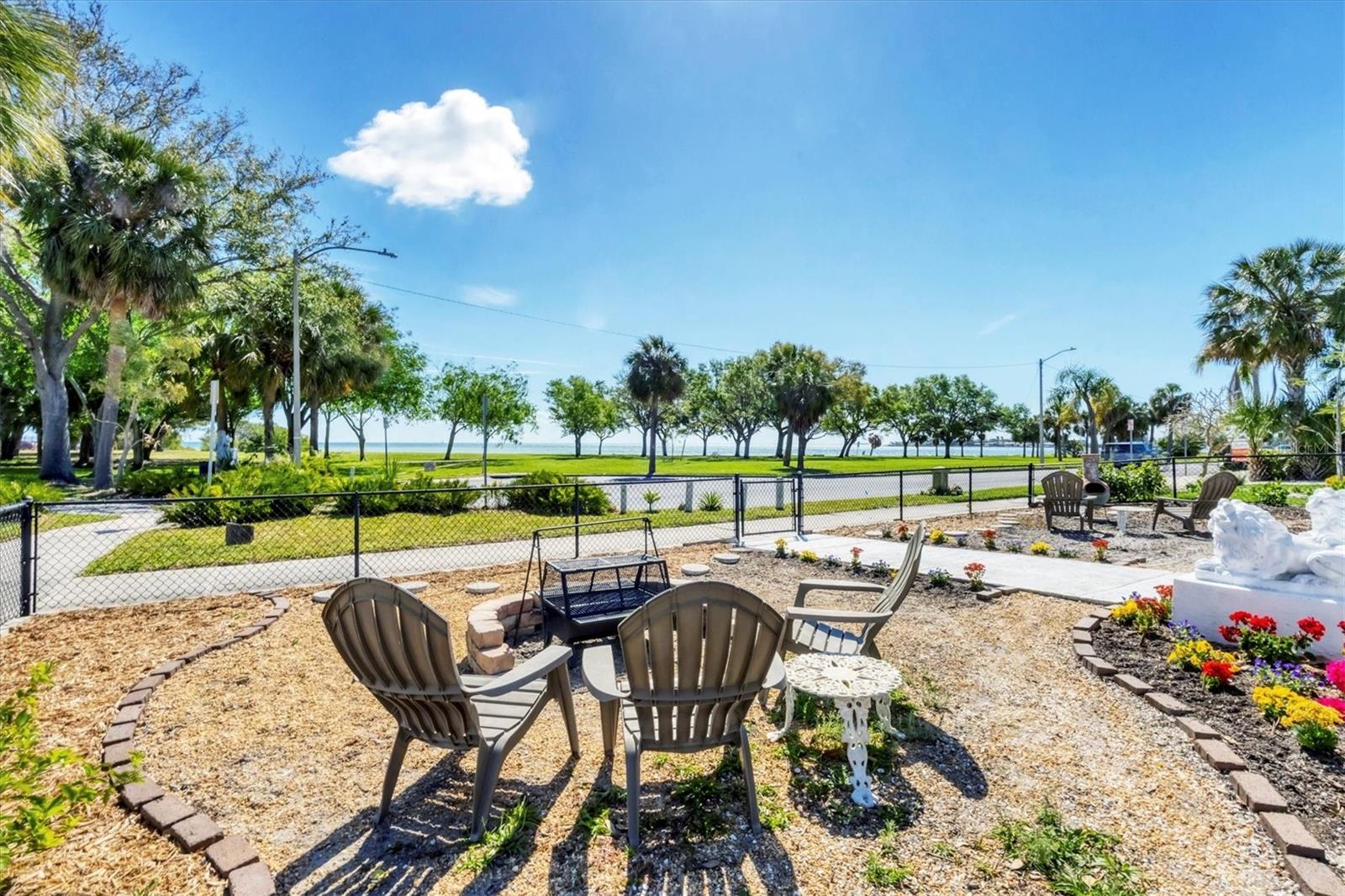 1501 BEACH DR SE
