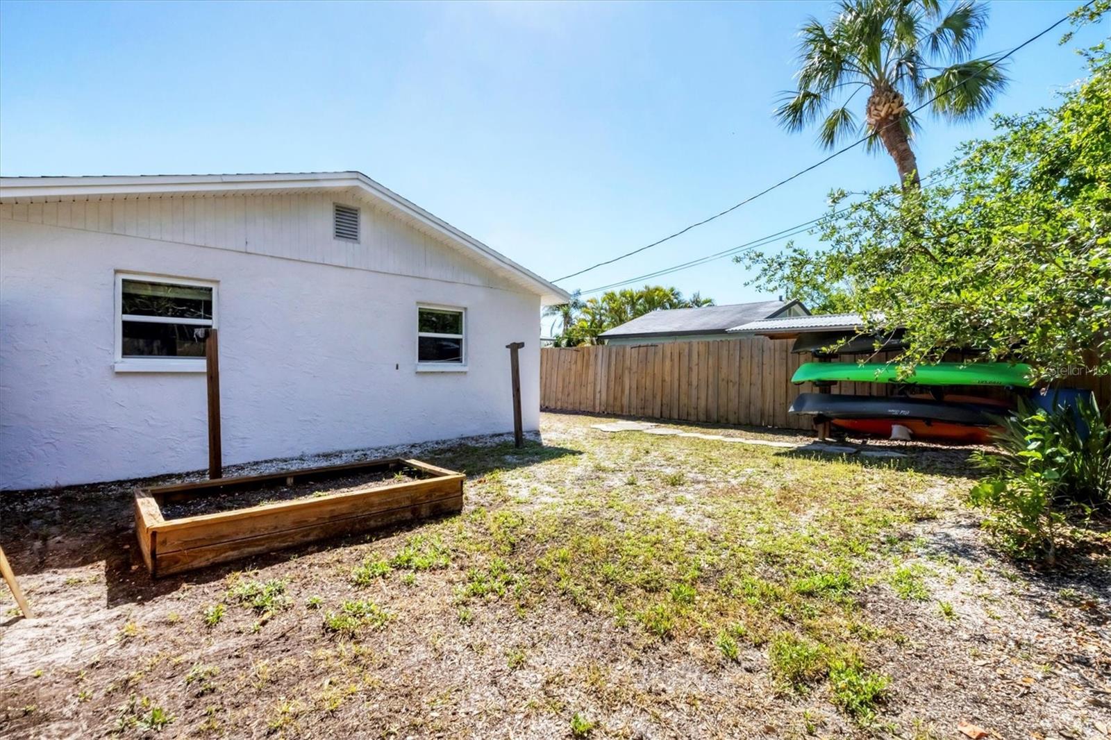 1501 BEACH DR SE