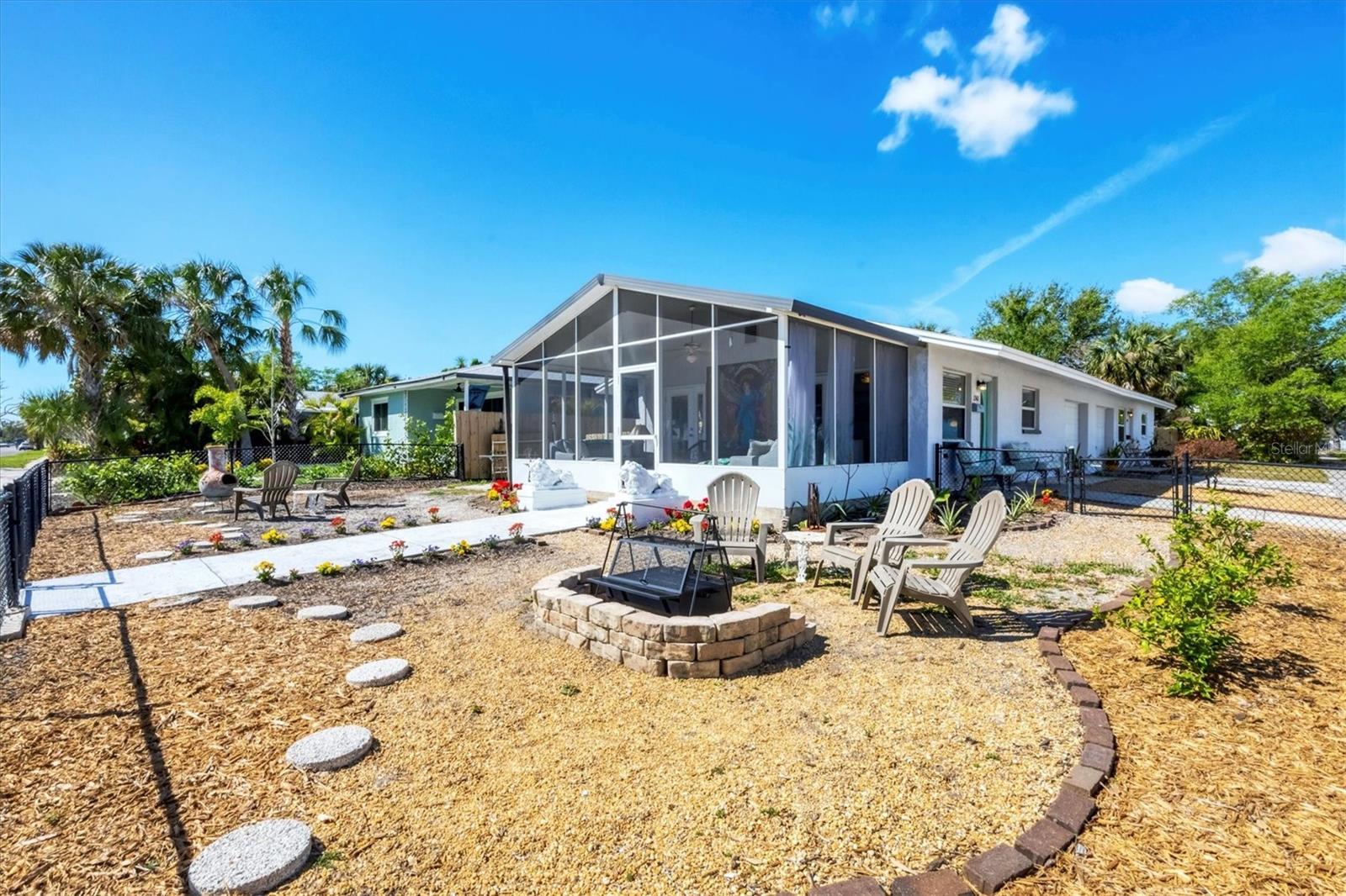 1501 BEACH DR SE