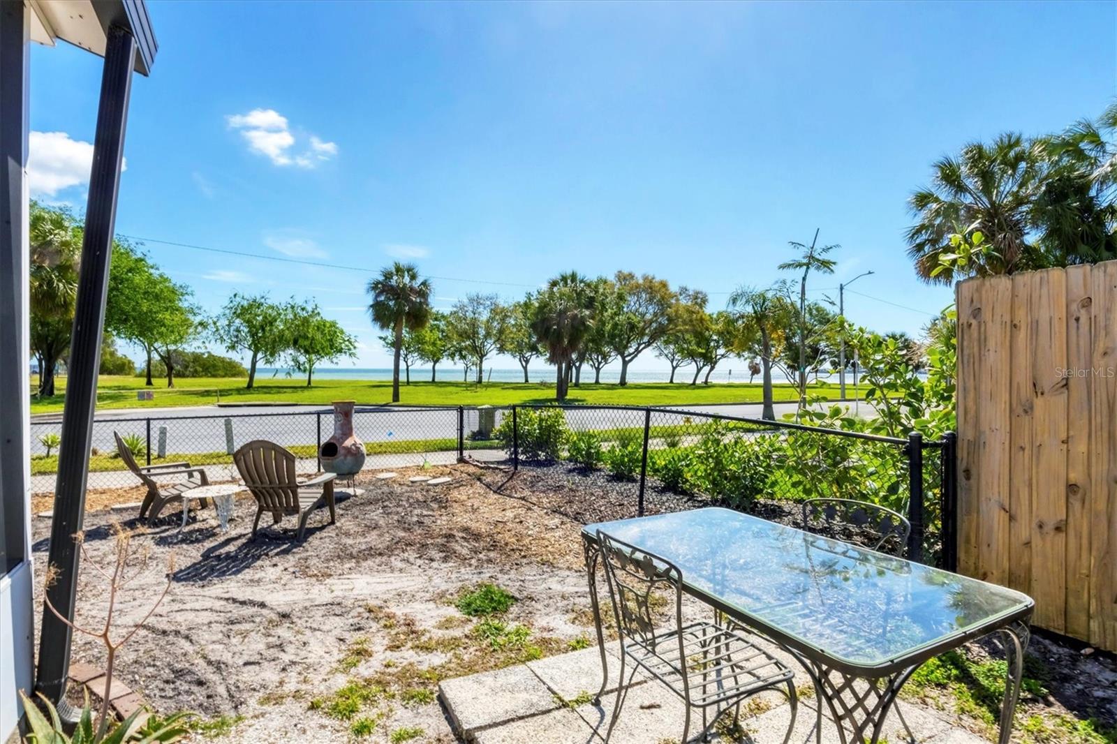 1501 BEACH DR SE