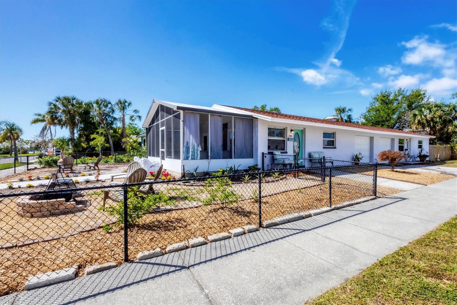 1501 BEACH DR SE