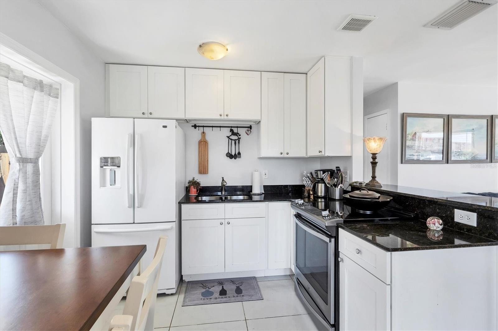 1501 BEACH DR SE