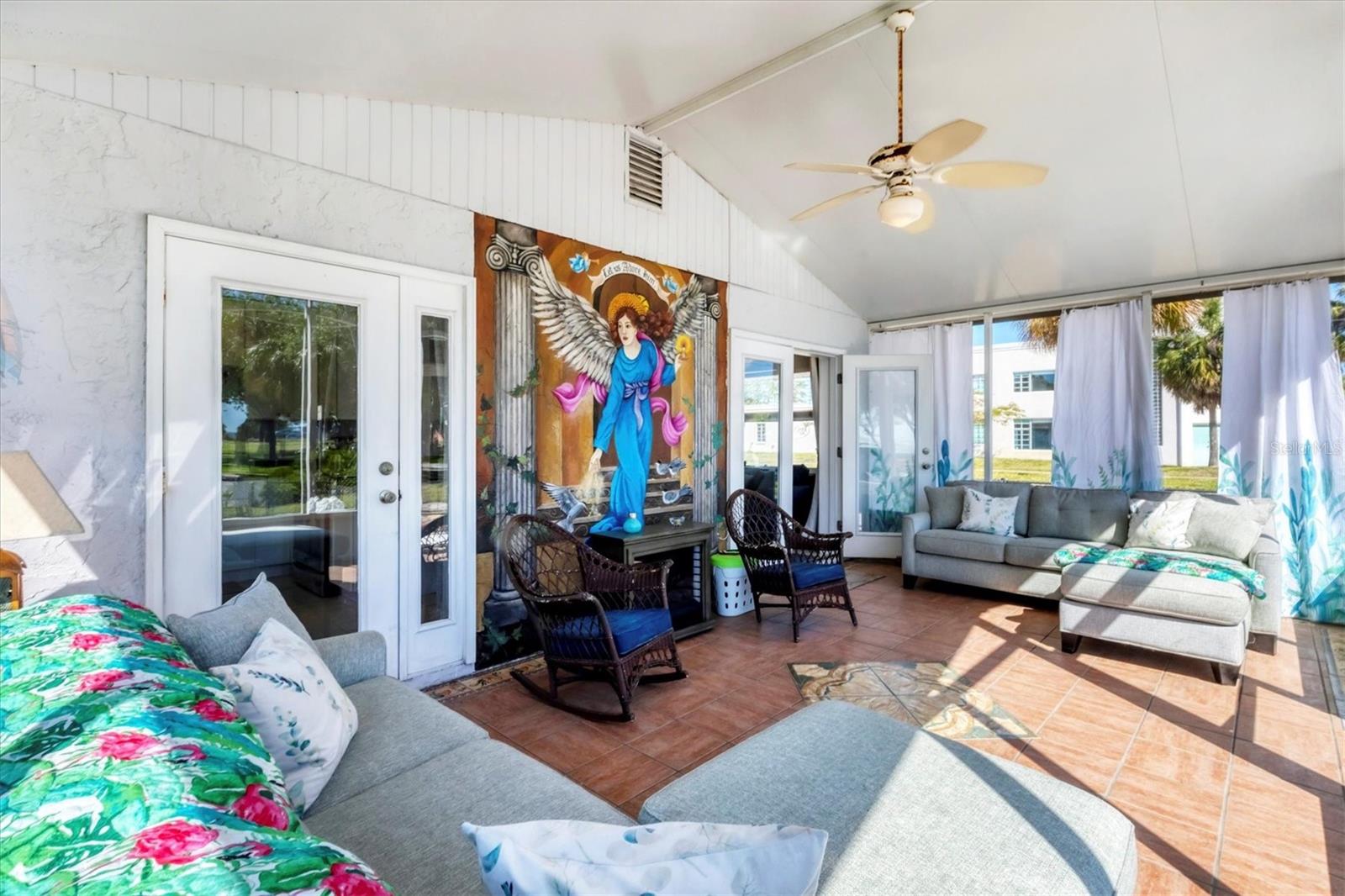 1501 BEACH DR SE