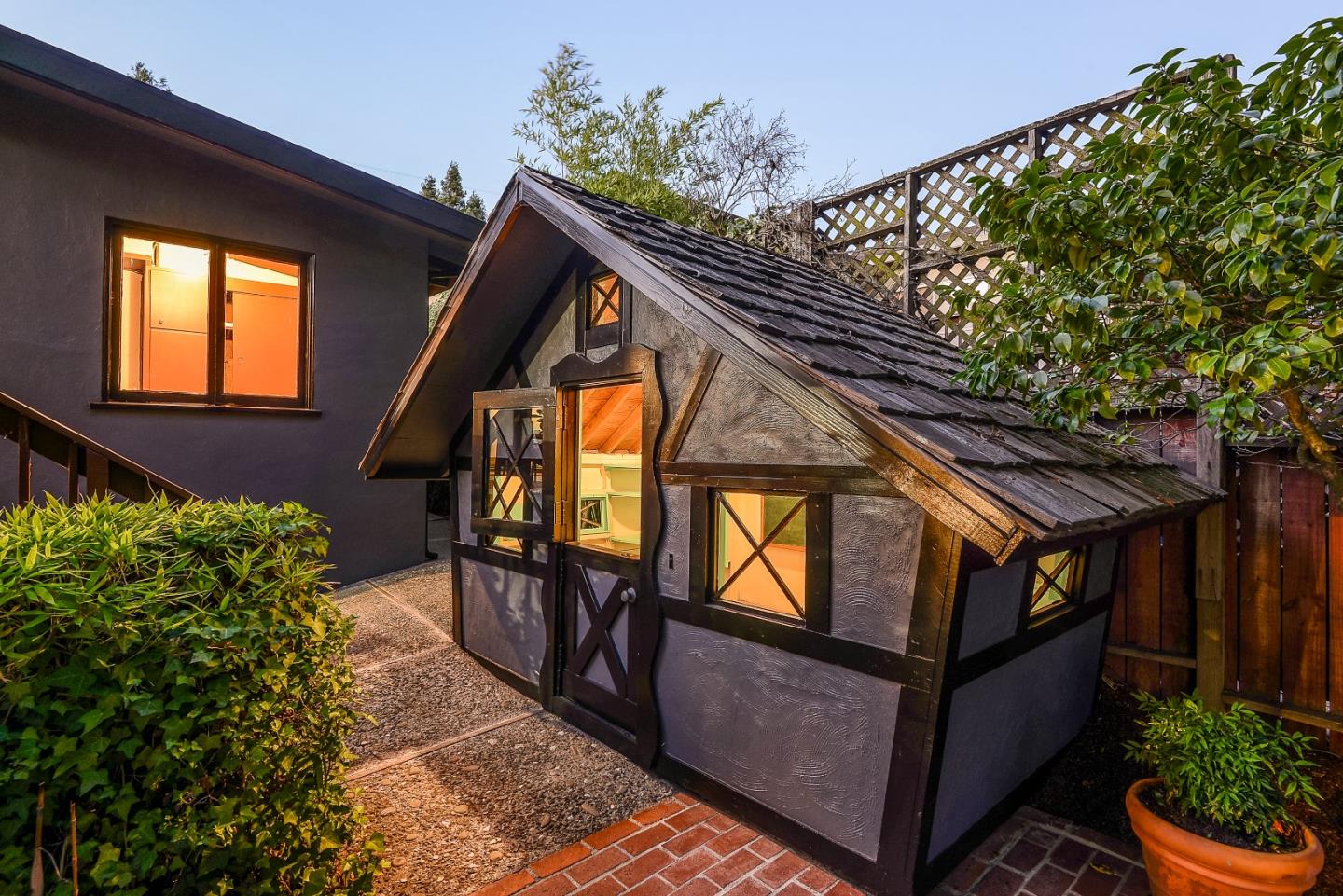 671 Wellington DR