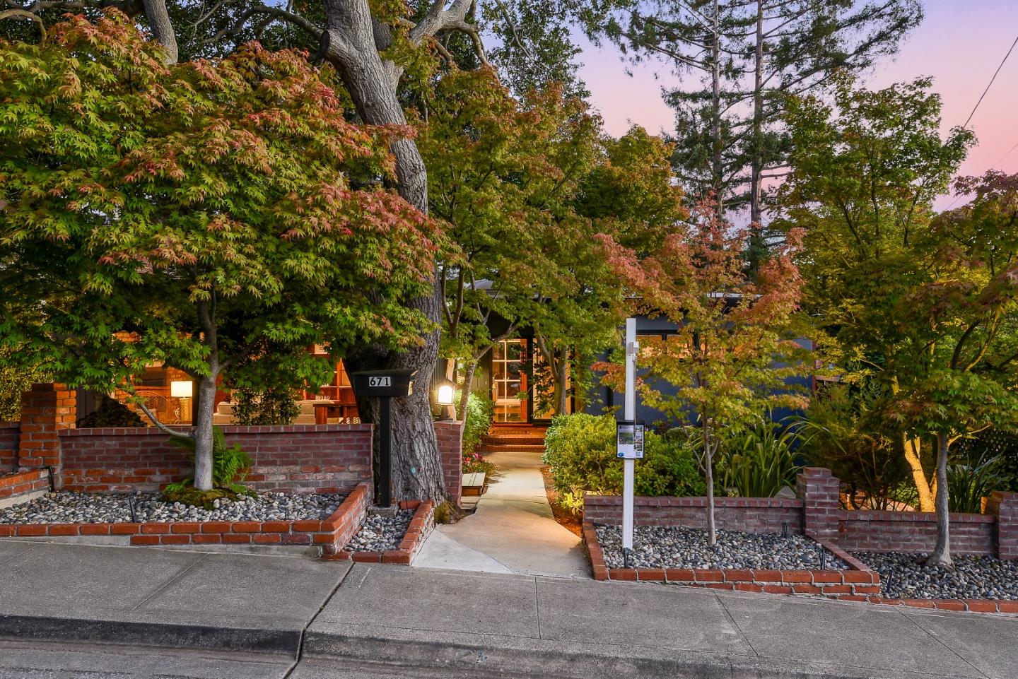 671 Wellington DR