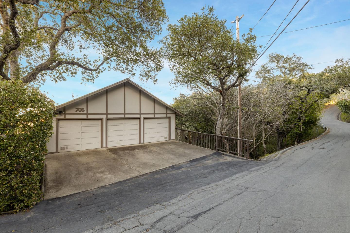 705 Lakeview WAY