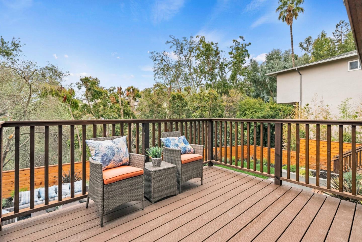 945 Sunset DR