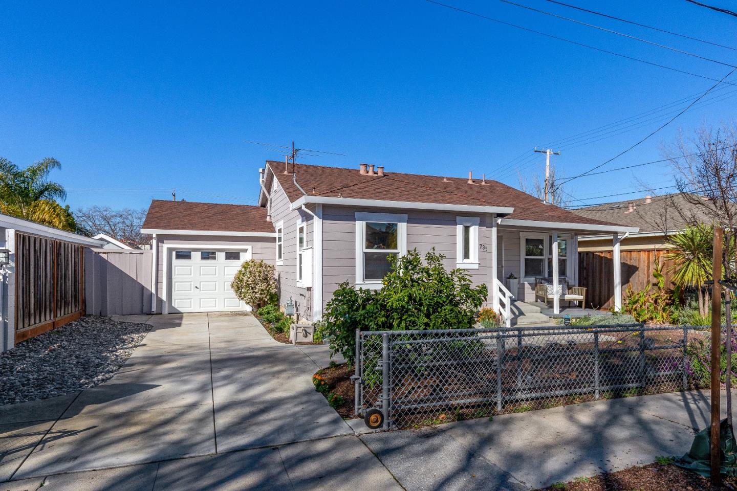 735 Cedar ST