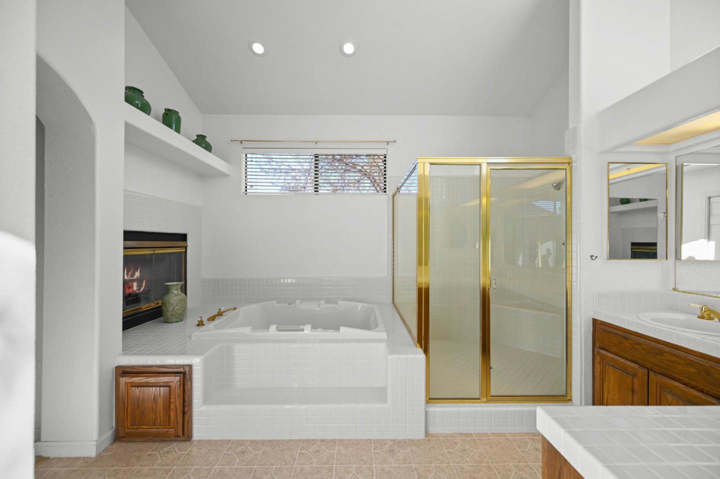1 Iris LN