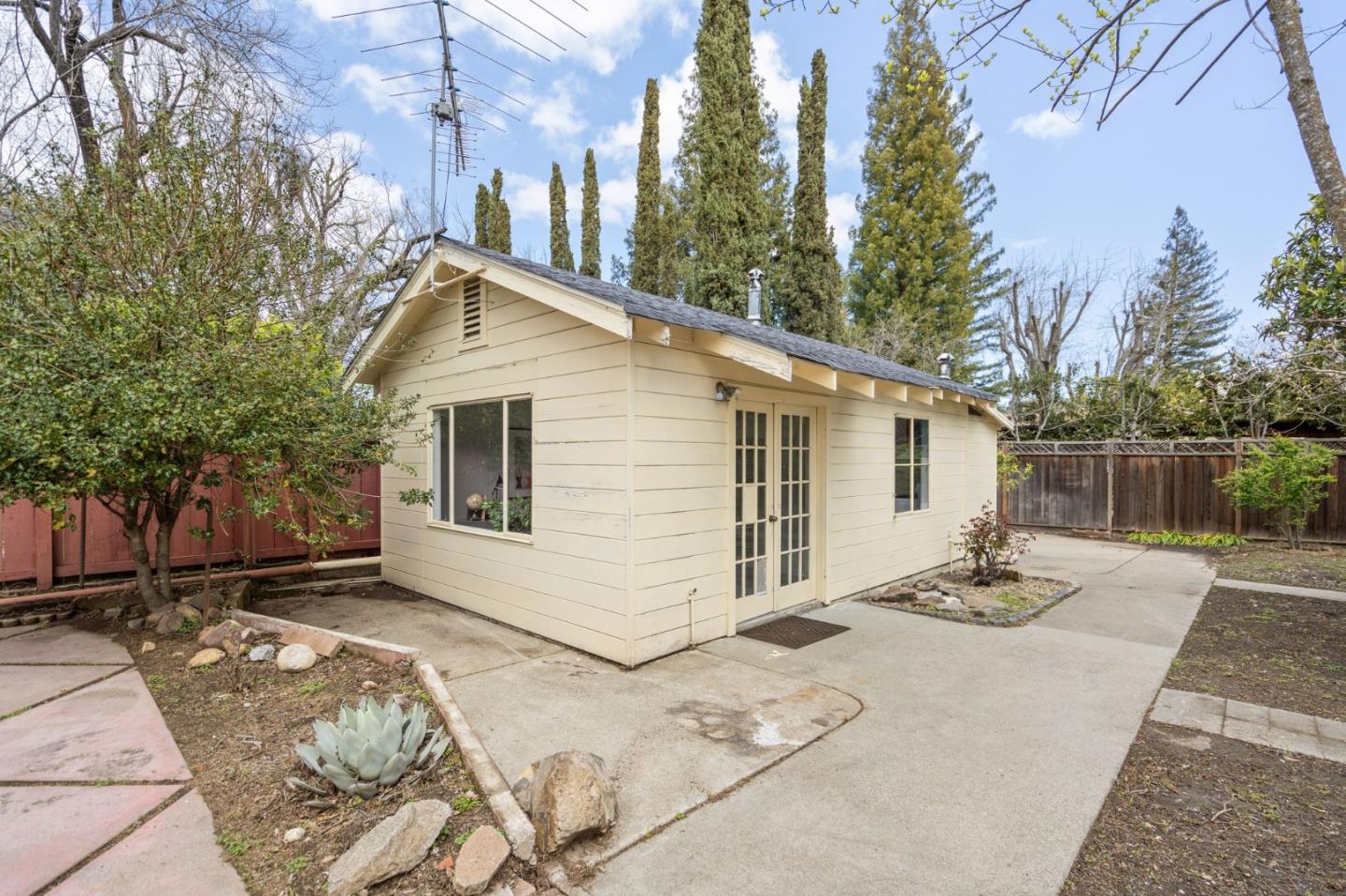 41 Hillview AVE