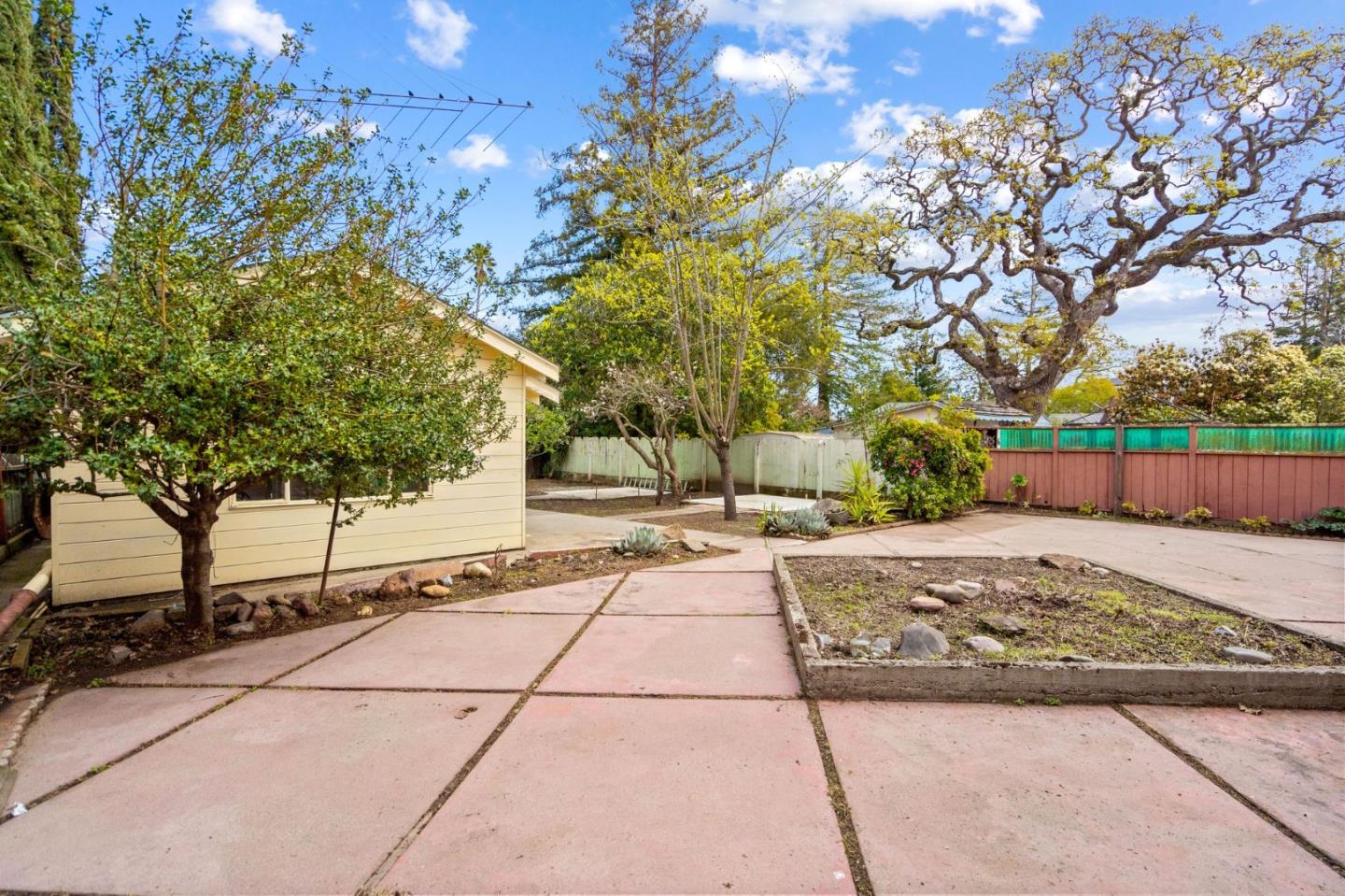 41 Hillview AVE