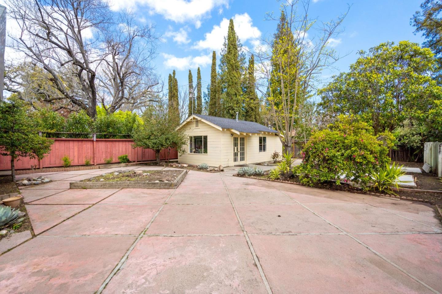 41 Hillview AVE