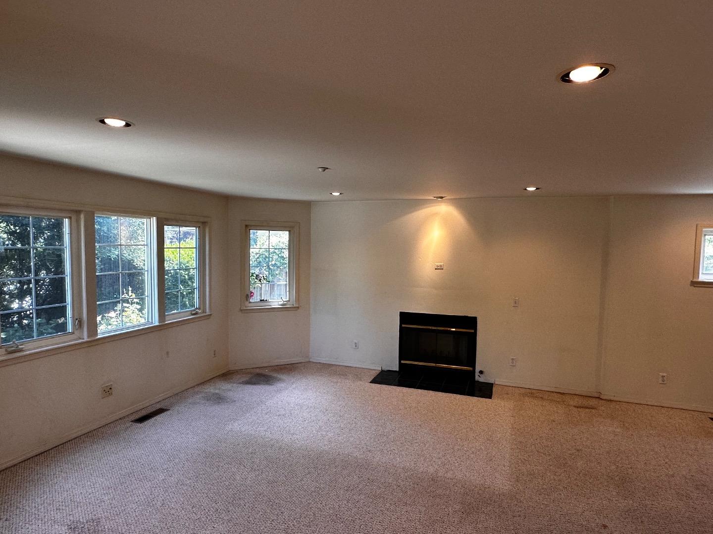 1254 W Selby LN