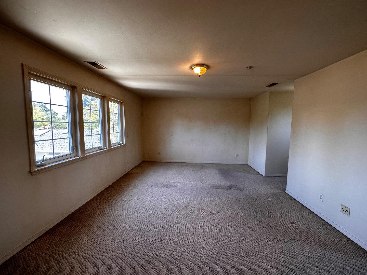 1254 W Selby LN