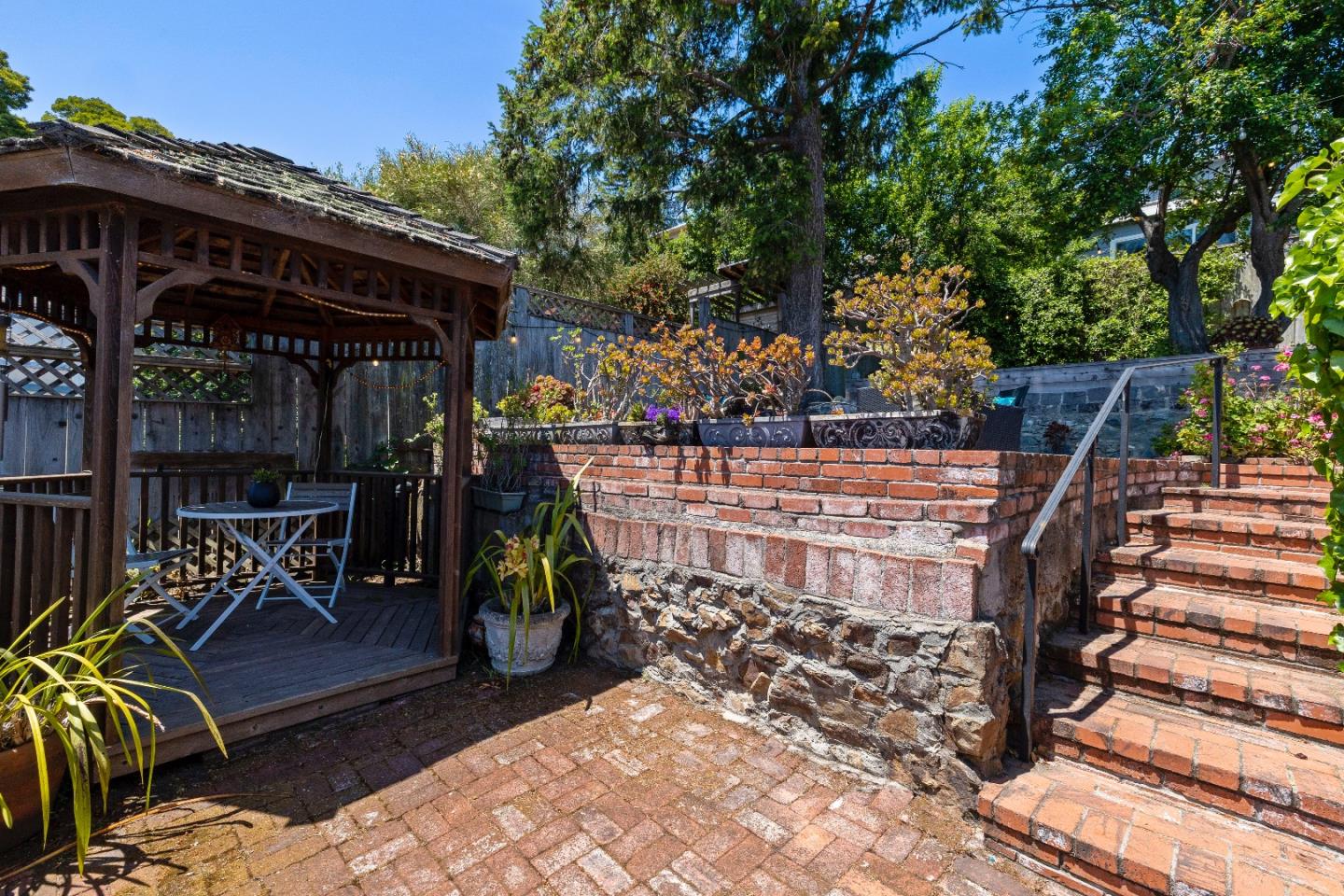 124 Solano ST