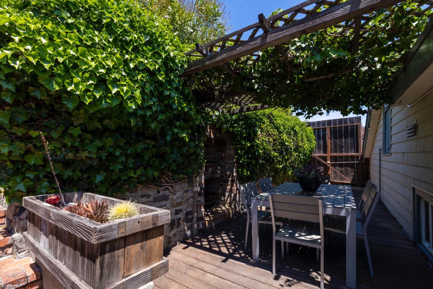 124 Solano ST