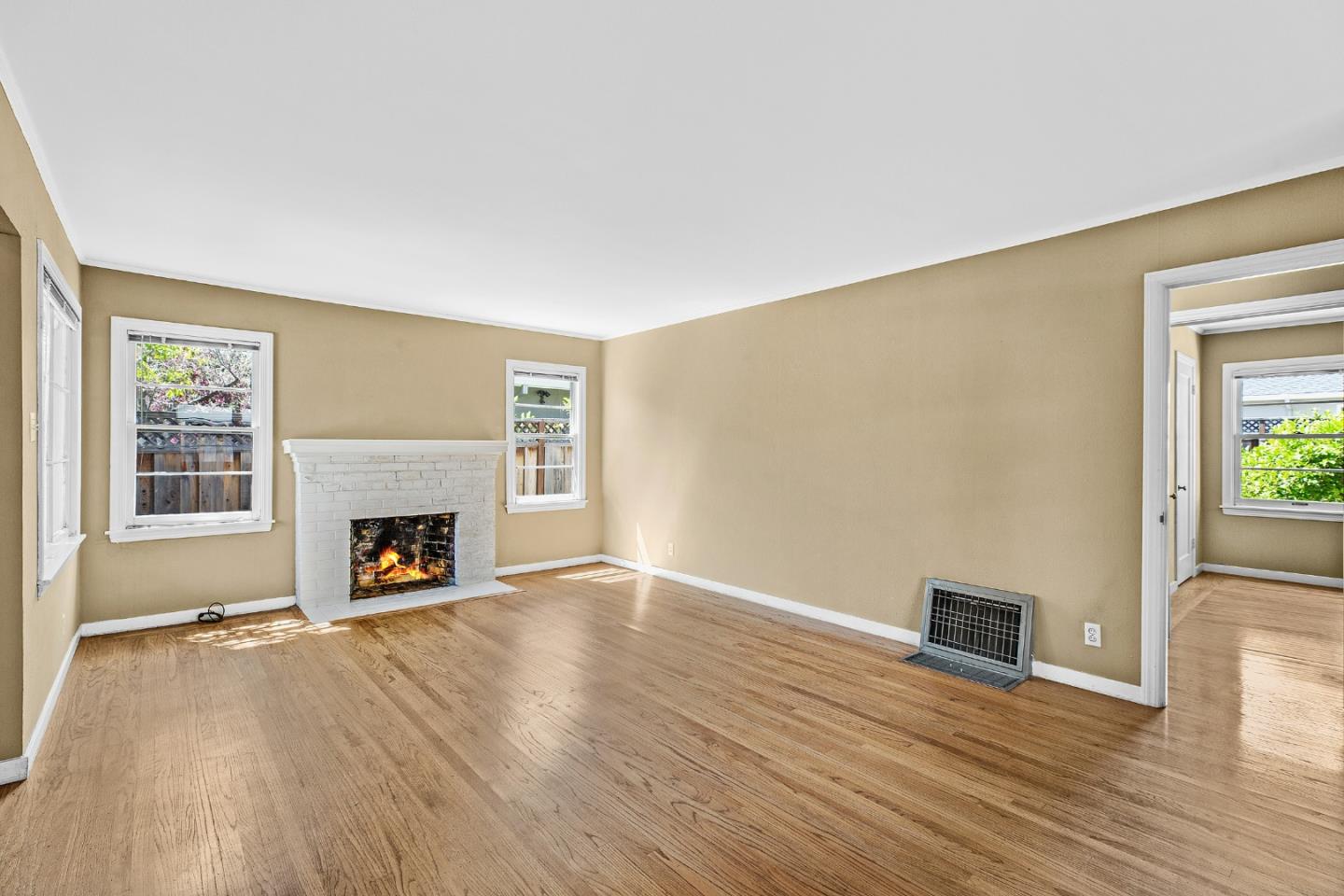 1376 Geneva AVE