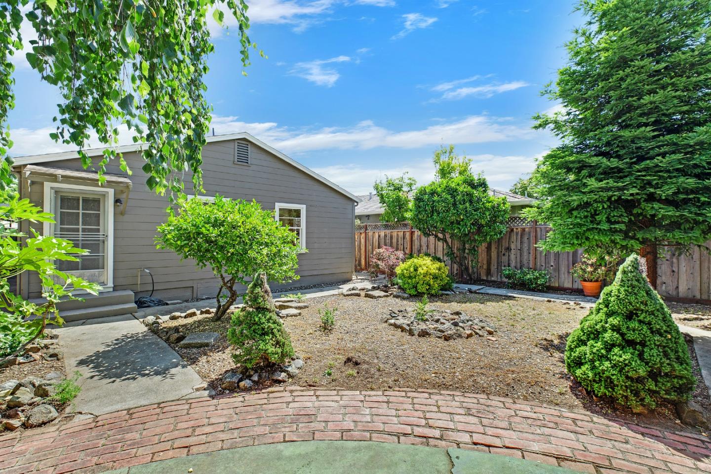 1376 Geneva AVE