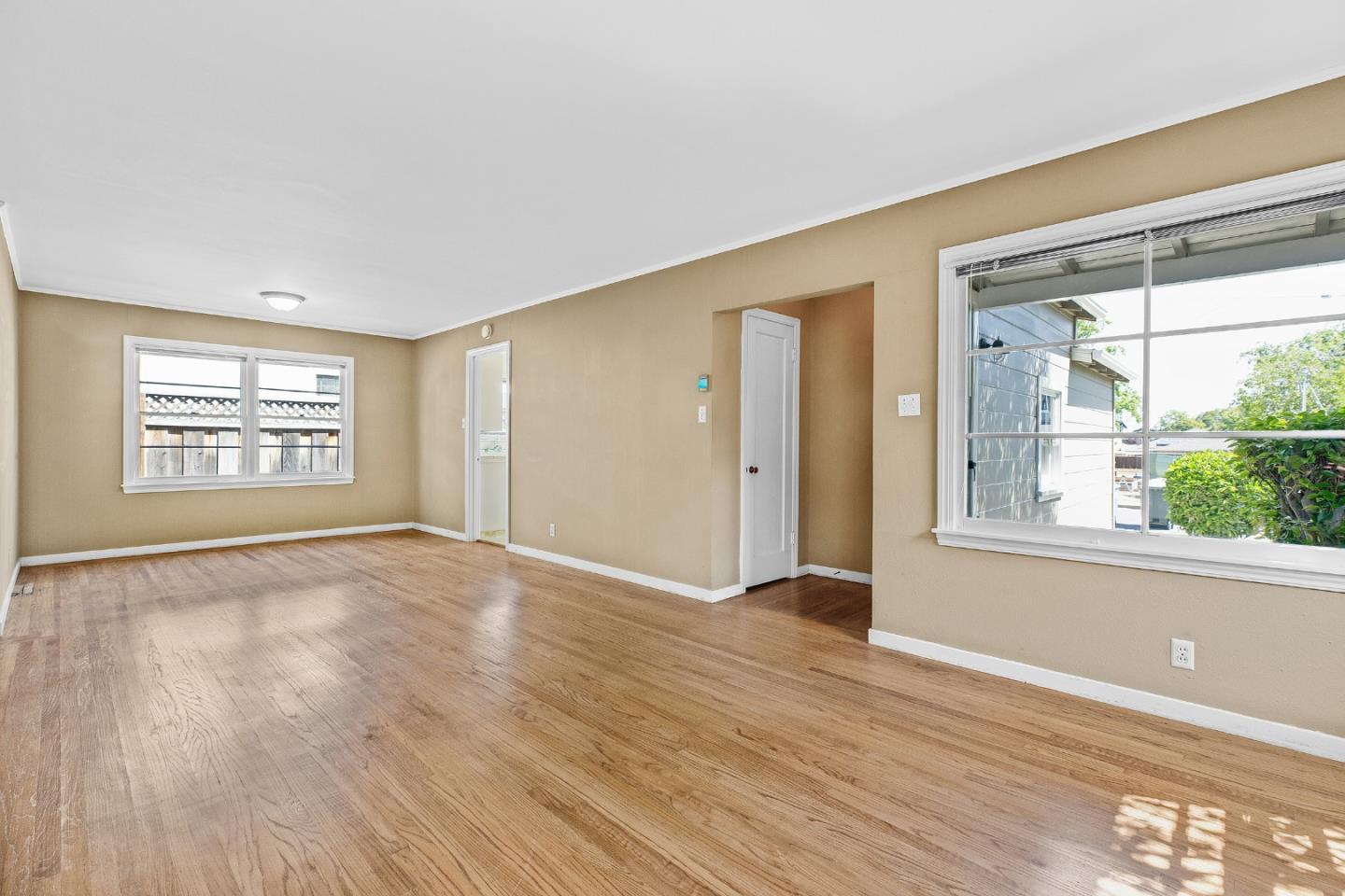 1376 Geneva AVE