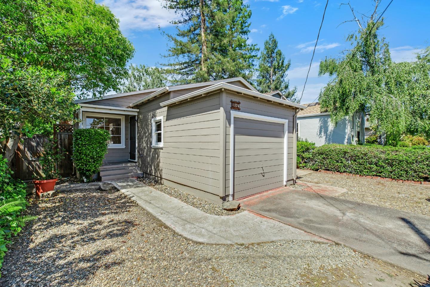 1376 Geneva AVE