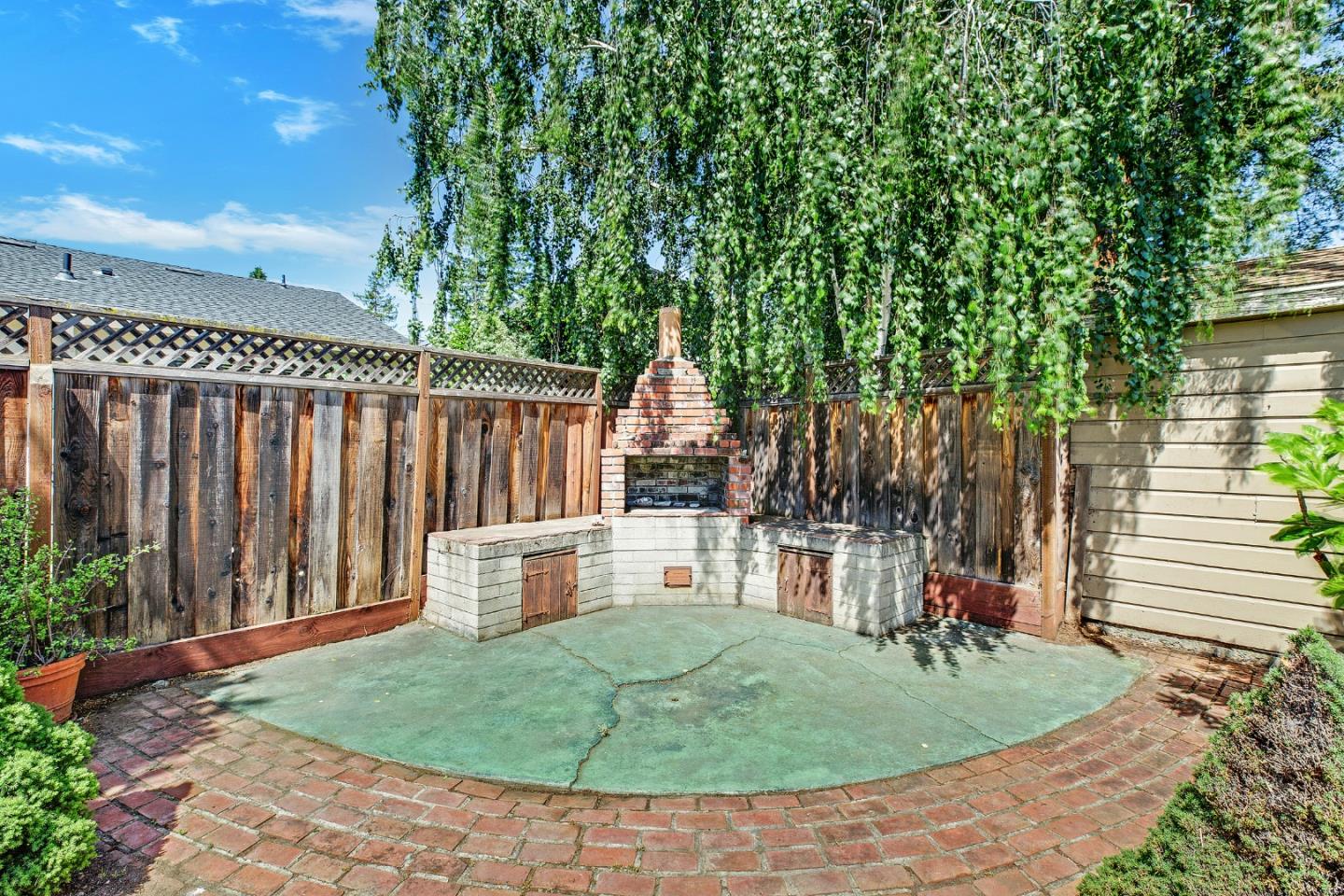 1376 Geneva AVE
