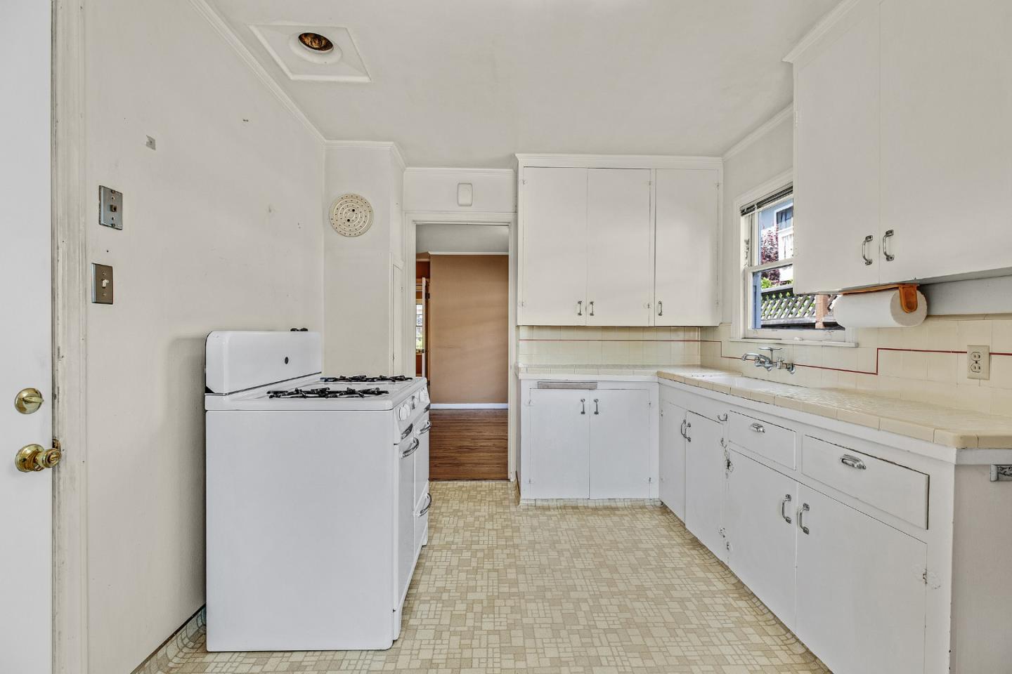 1376 Geneva AVE