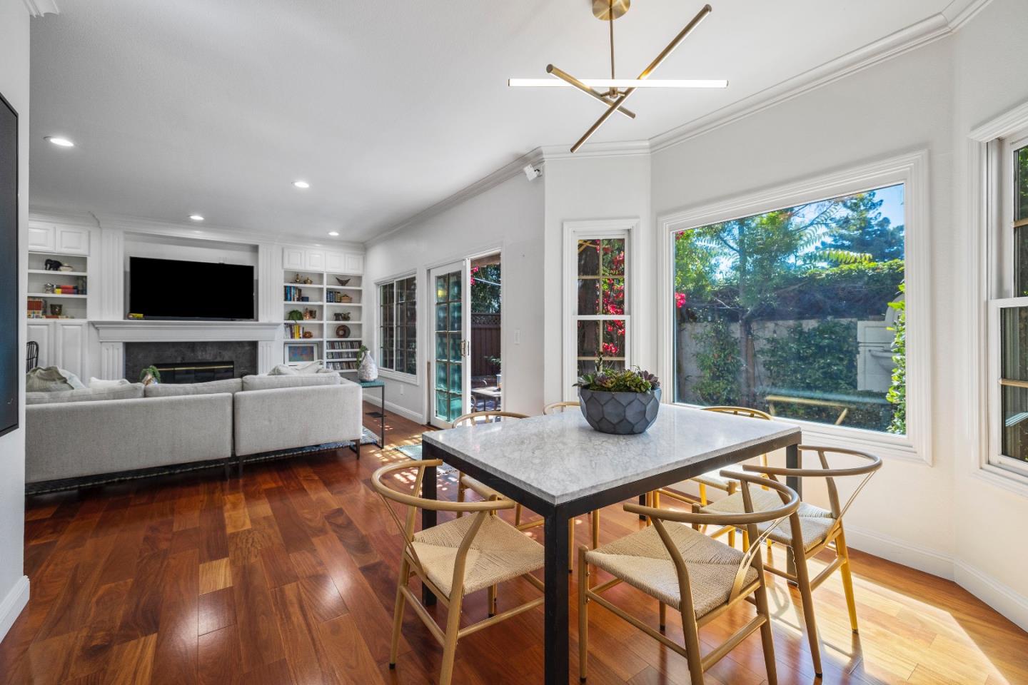 100 Danbury LN