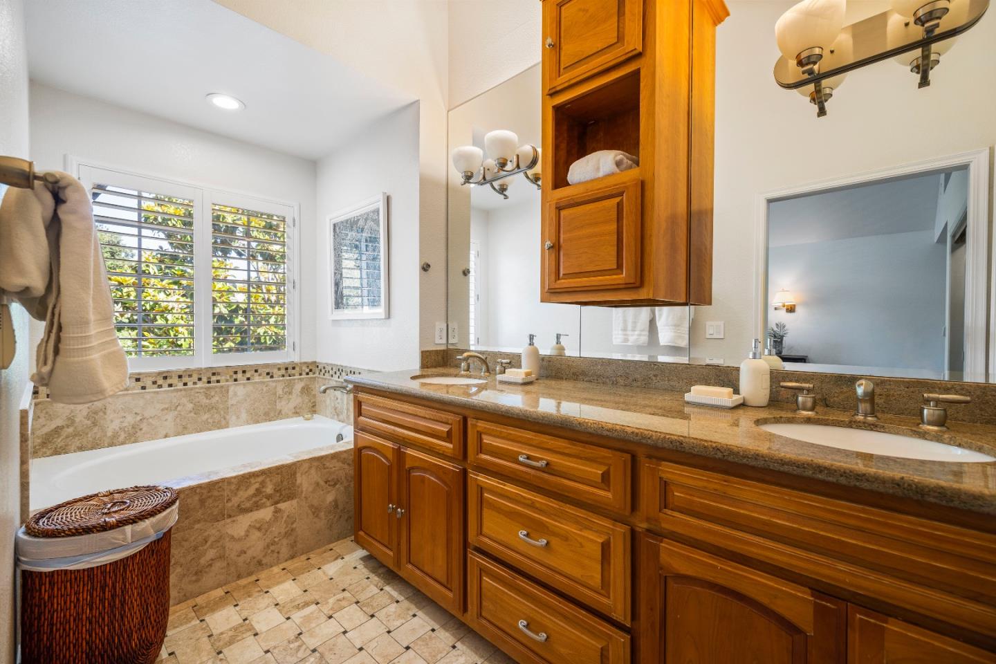 100 Danbury LN