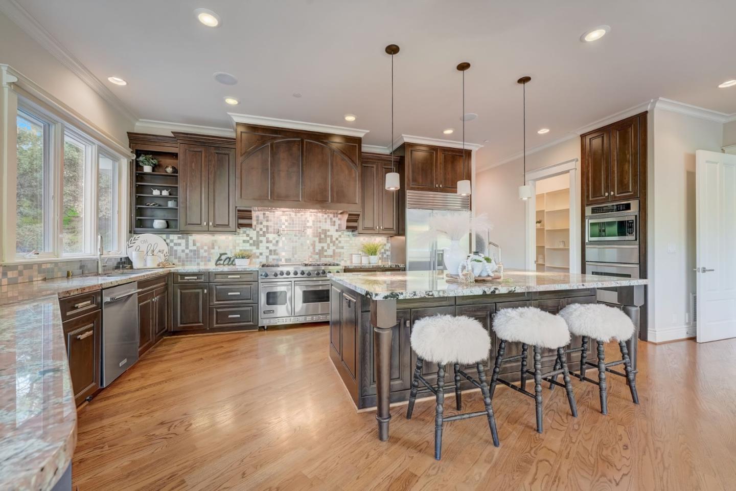 140 Emerald Estates CT