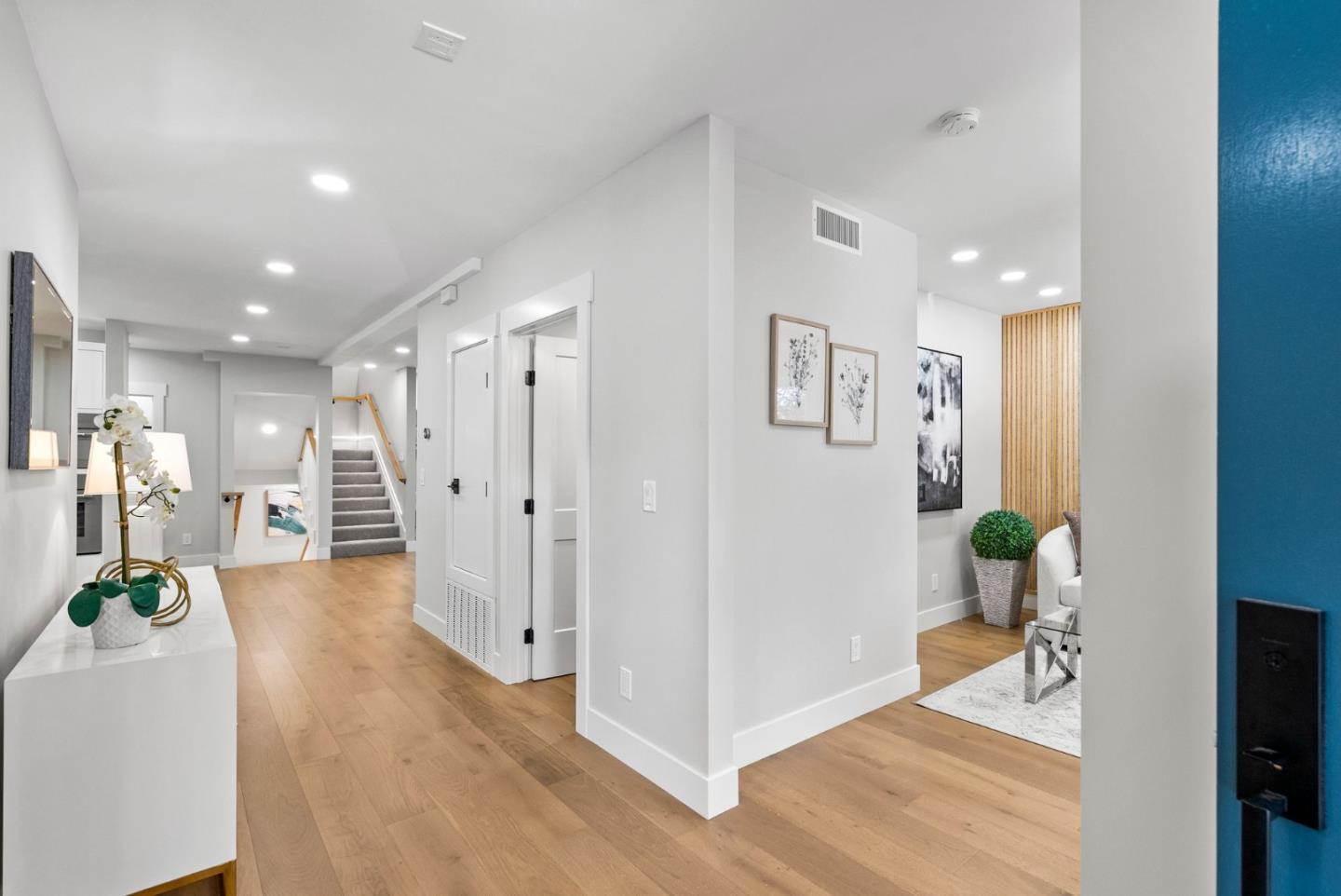 1587 Valota RD