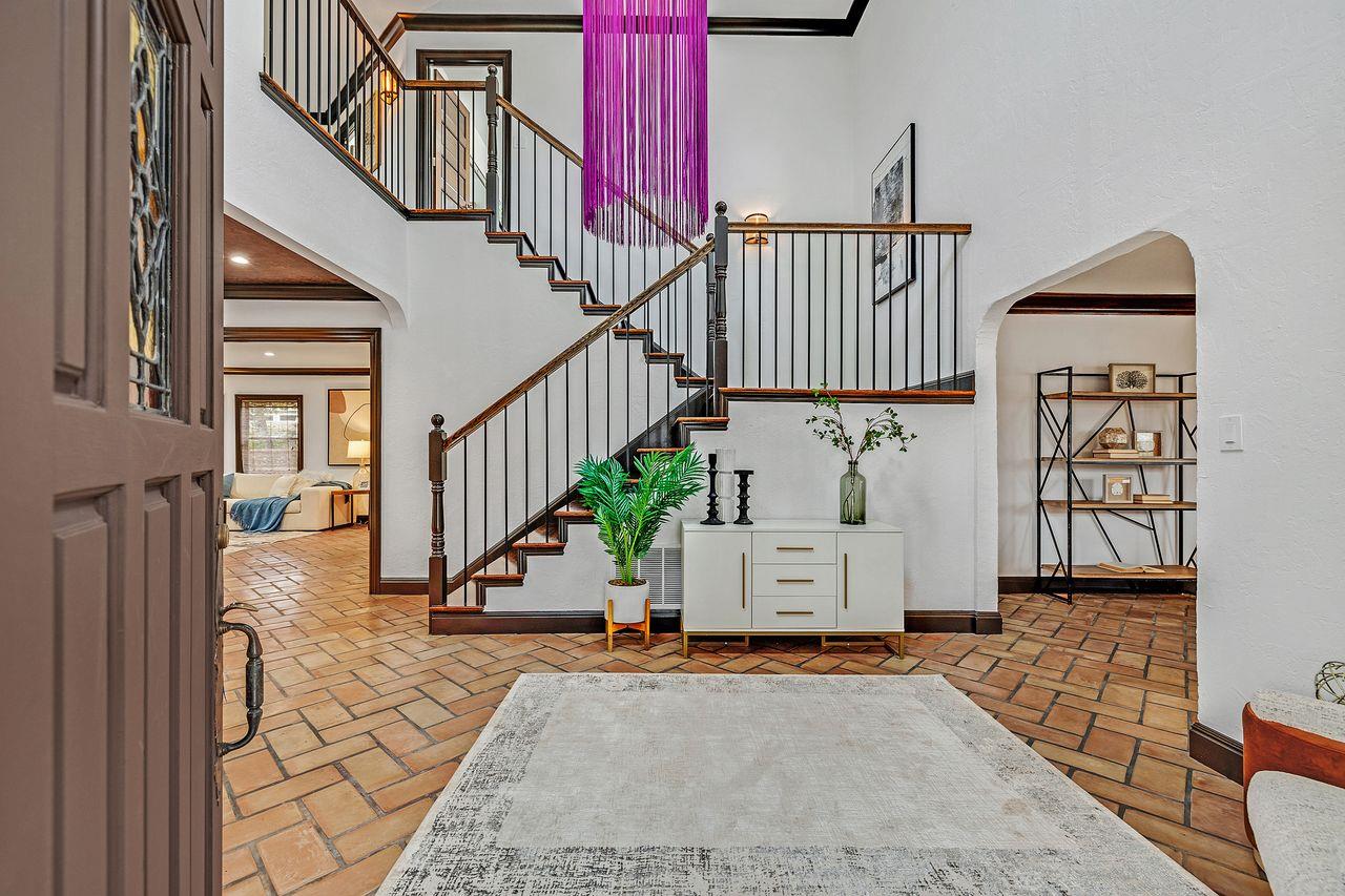 503 Iris ST