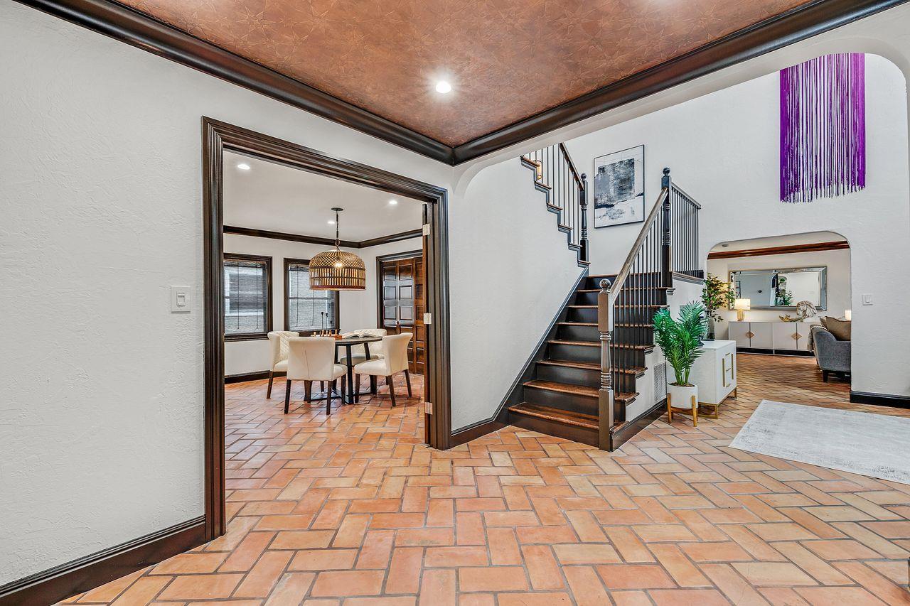 503 Iris ST