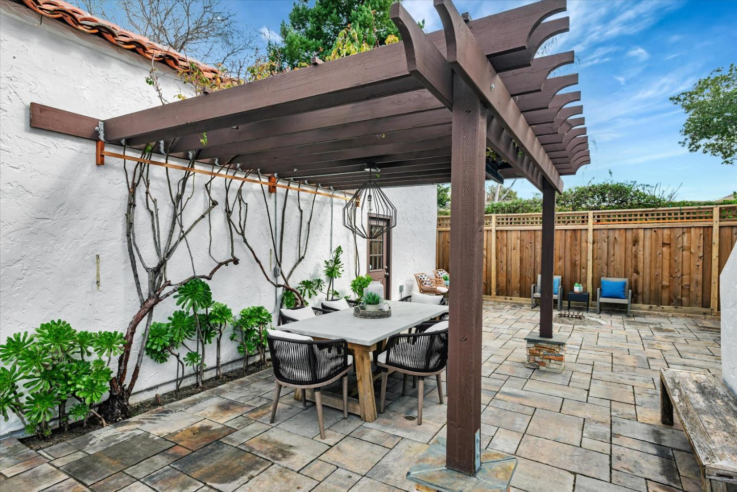 503 Iris ST