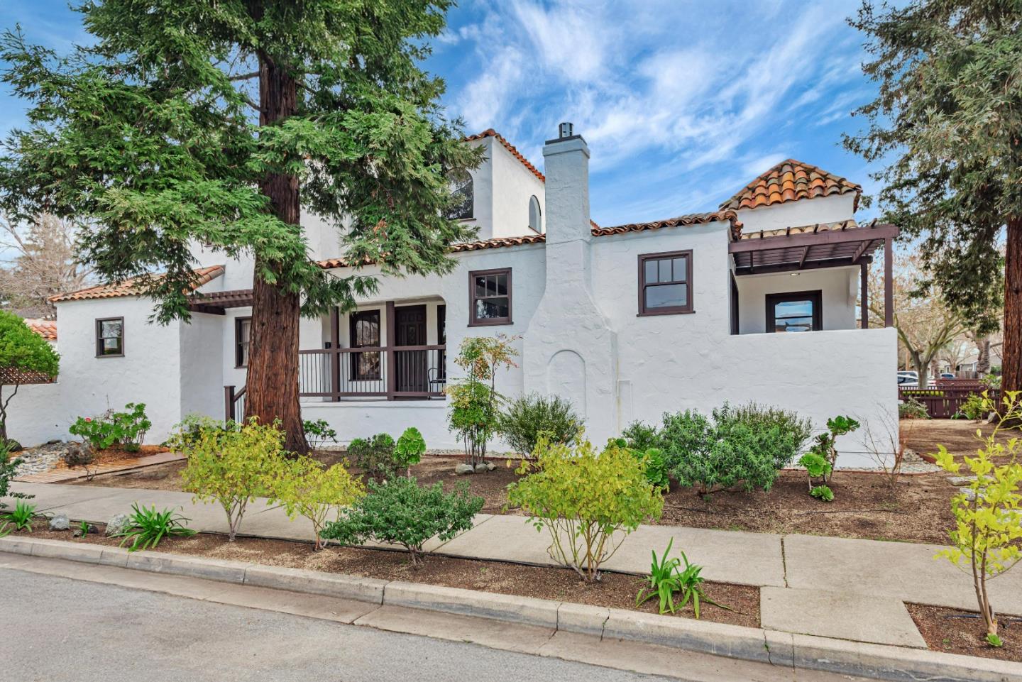 503 Iris ST