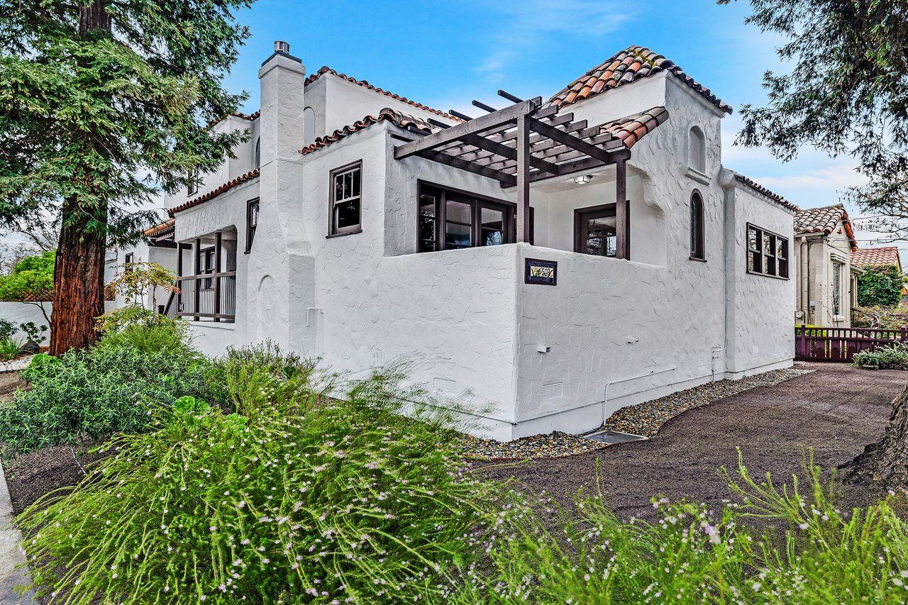 503 Iris ST
