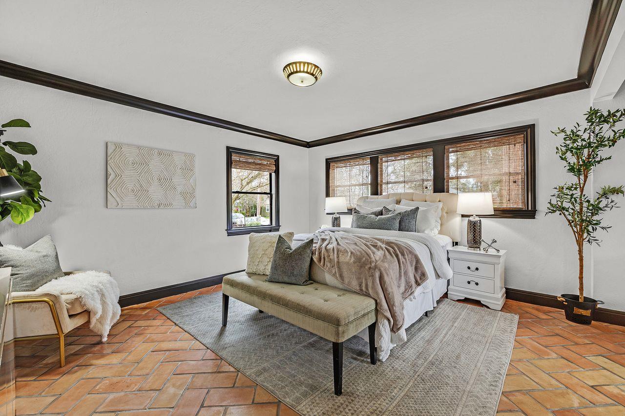 503 Iris ST