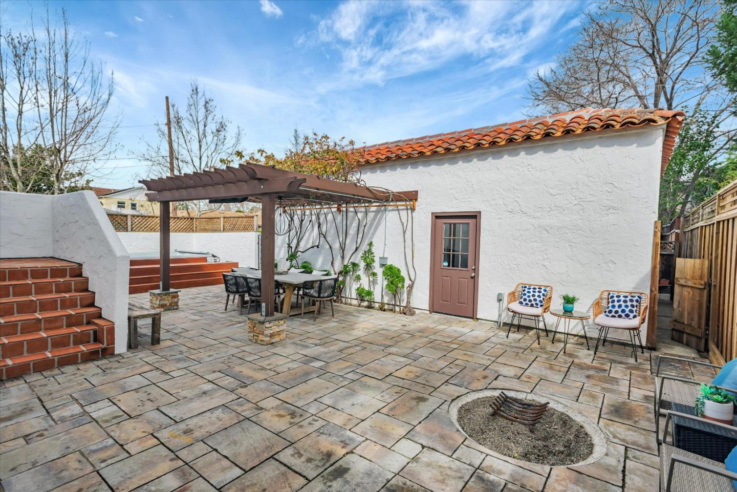 503 Iris ST