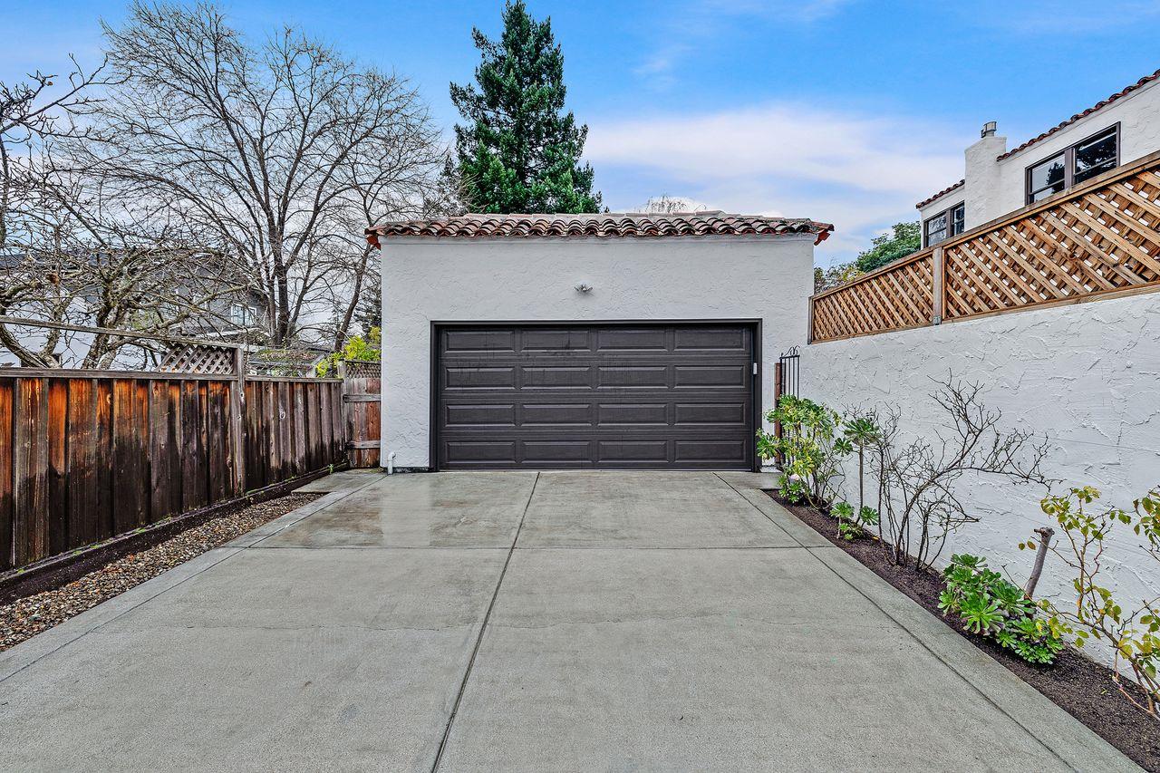 503 Iris ST