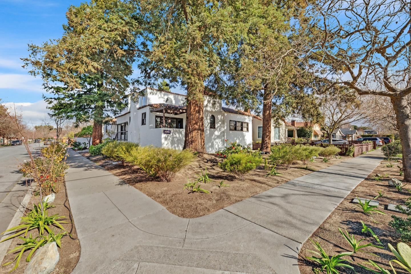 503 Iris ST