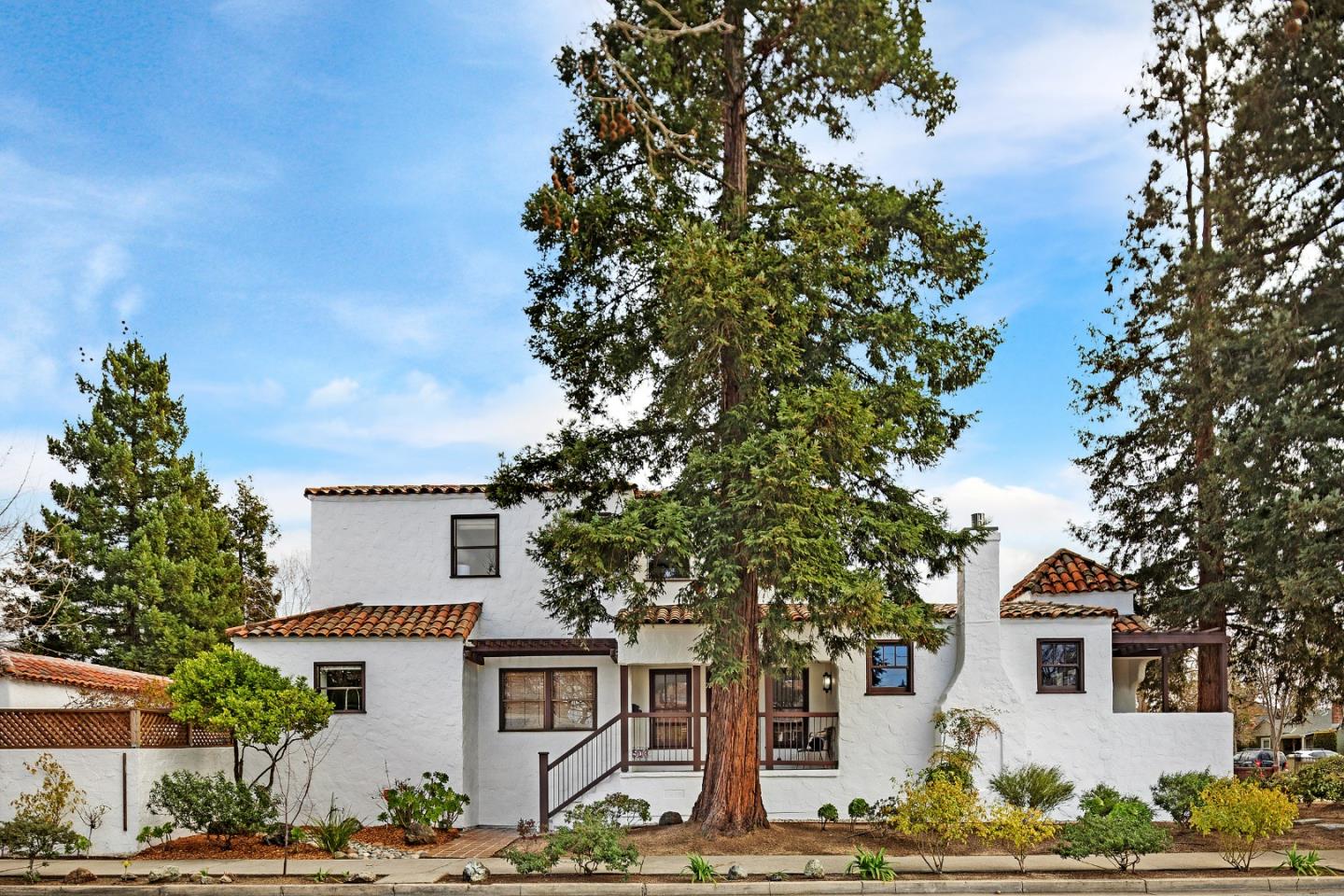503 Iris ST