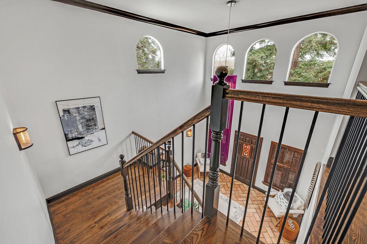 503 Iris ST