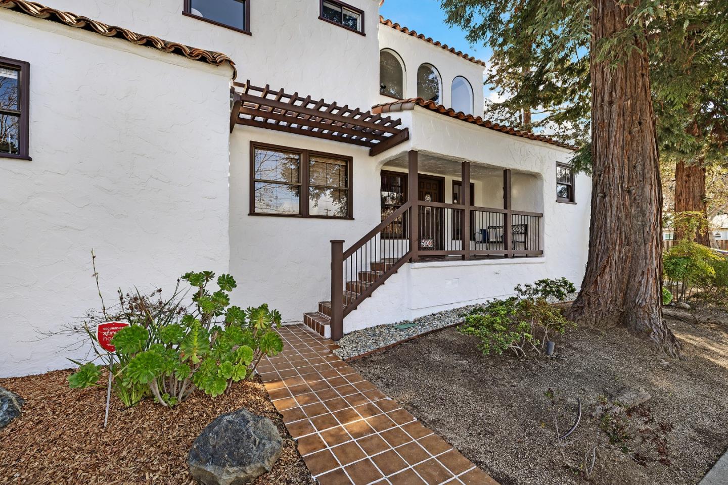 503 Iris ST