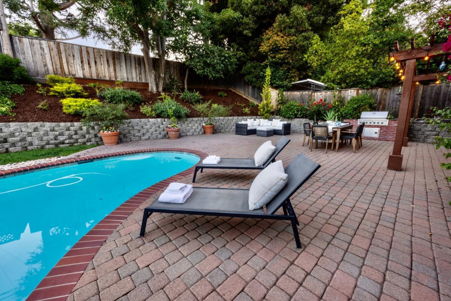 932 Pleasant Hill RD