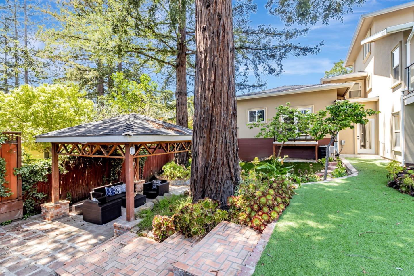 3119 Oak Knoll DR