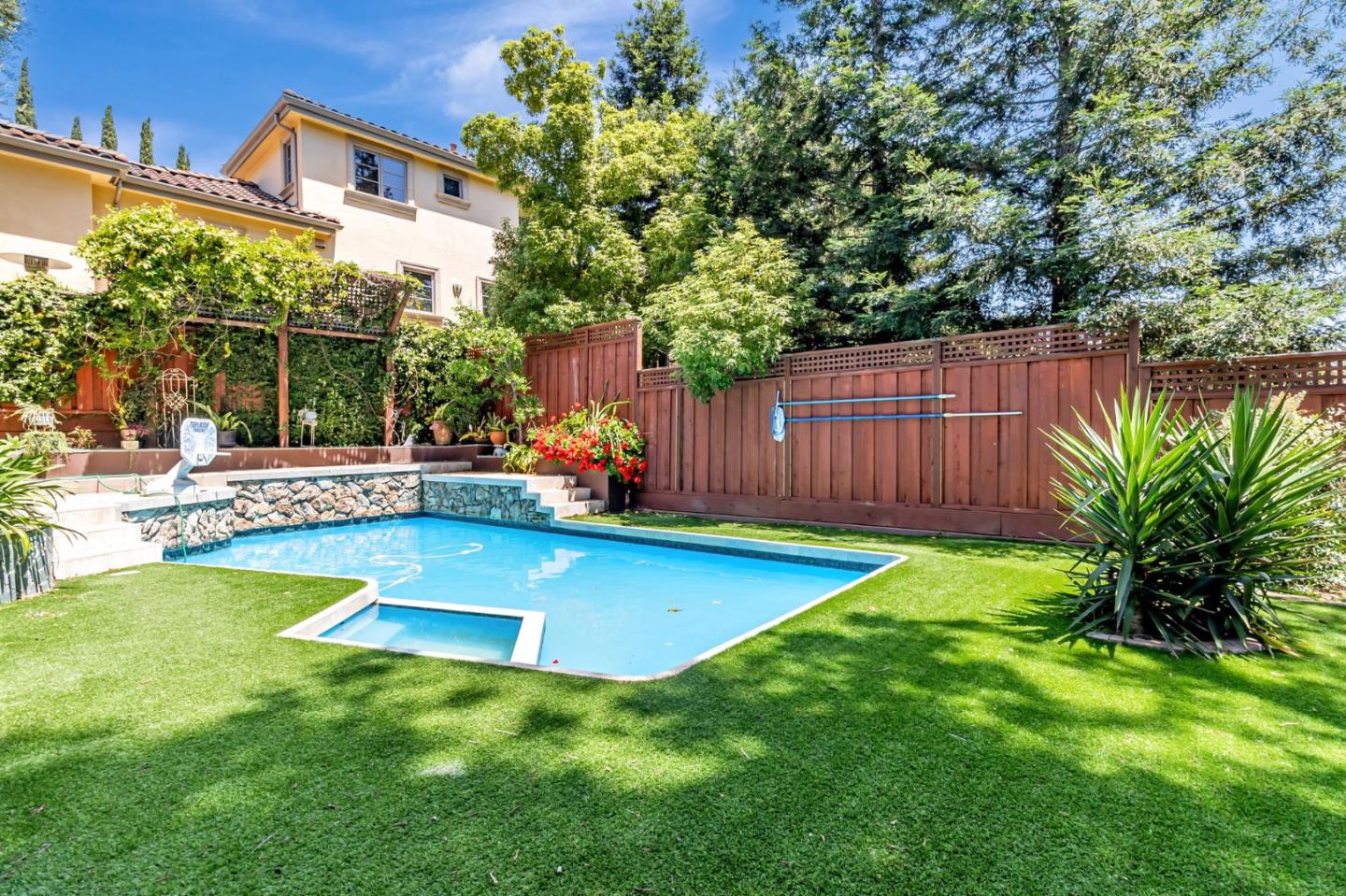 3119 Oak Knoll DR