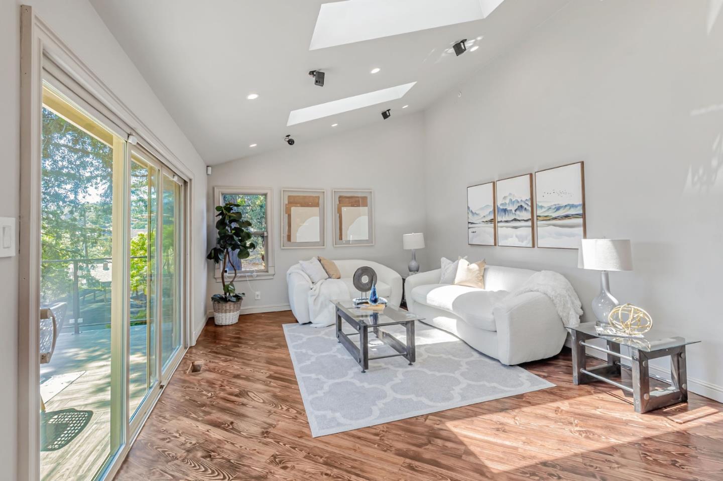 3119 Oak Knoll DR