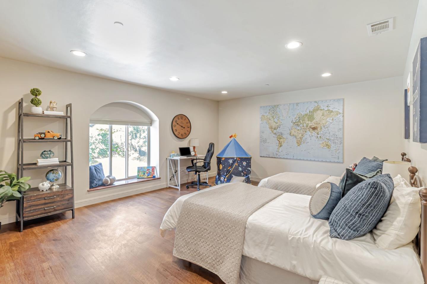 3119 Oak Knoll DR