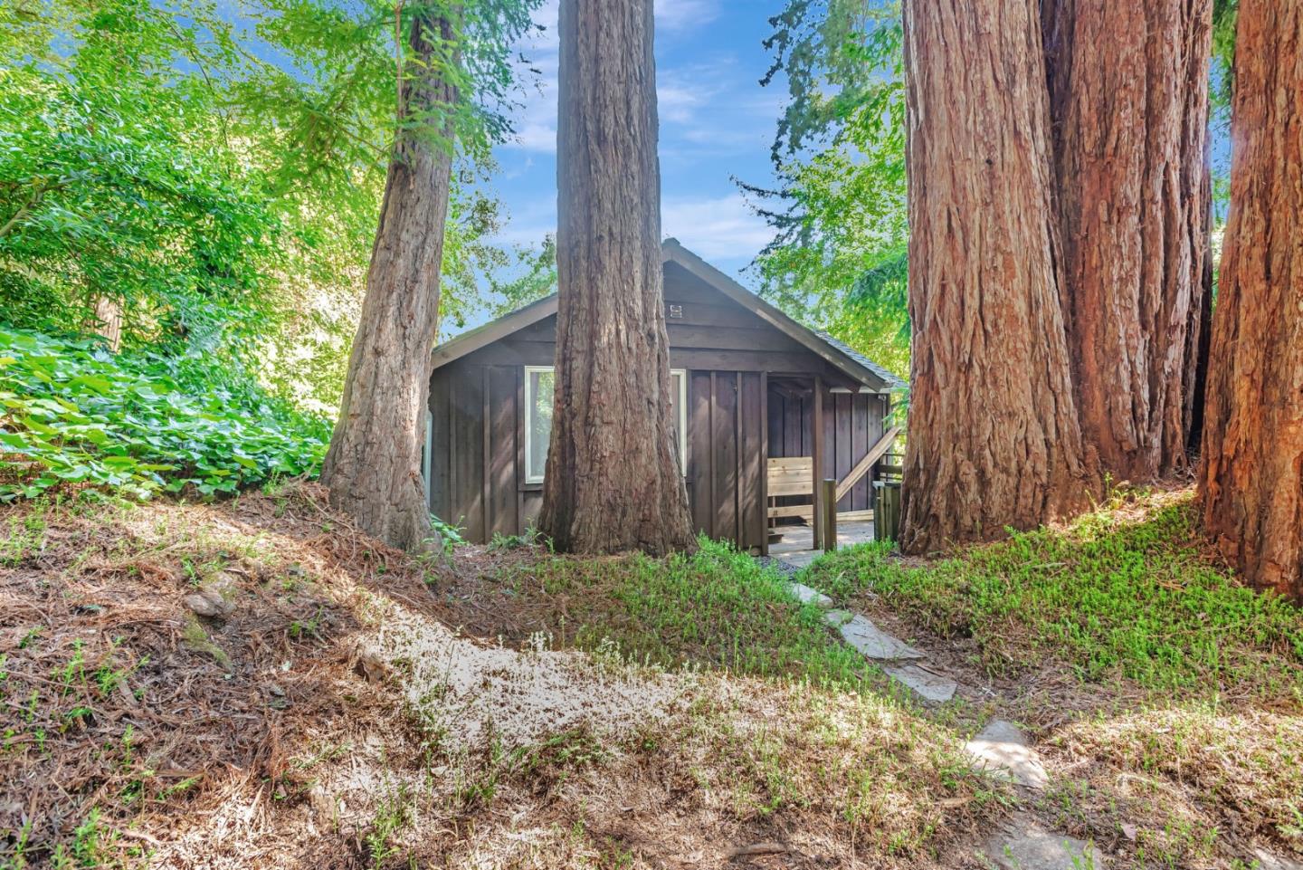 252 Blakewood Way