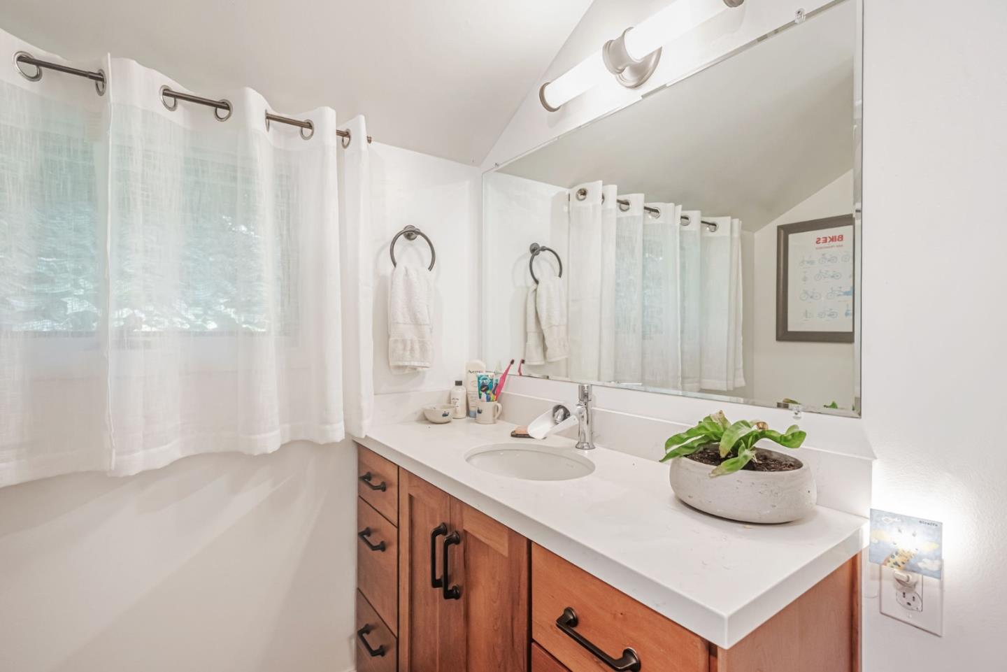 252 Blakewood Way